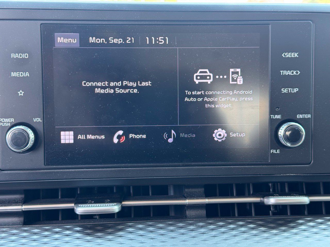 Used 2022 Kia Carnival LX FWD image 9