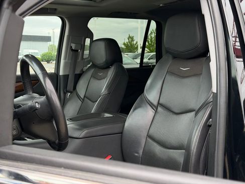 Used 2020 Cadillac Escalade Luxury AWD/4WD image 15