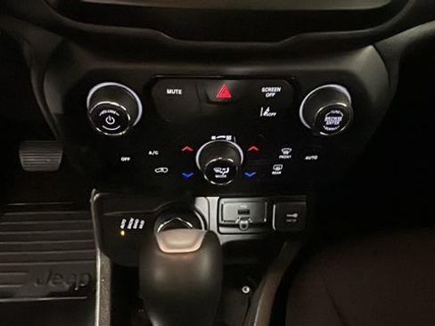 Used 2021 Jeep Renegade Sport AWD/4WD image 23