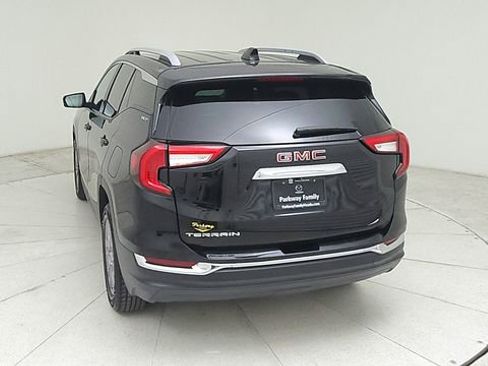 Used 2024 GMC Terrain SLT image 6