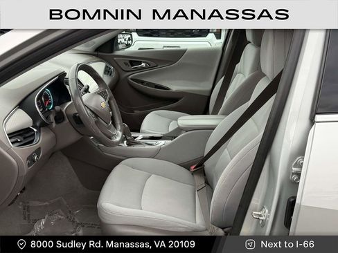 Used 2017 Chevrolet Malibu LT image 16