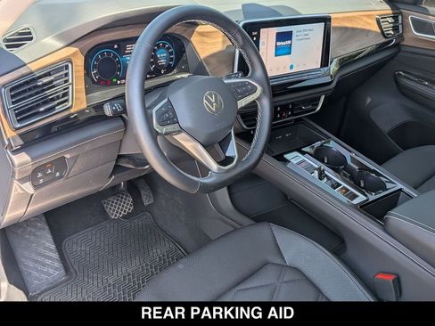 Used 2025 Volkswagen Atlas SE AWD/4WD image 2