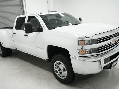 Used 2017 Chevrolet Silverado 3500 W/T AWD/4WD image 3