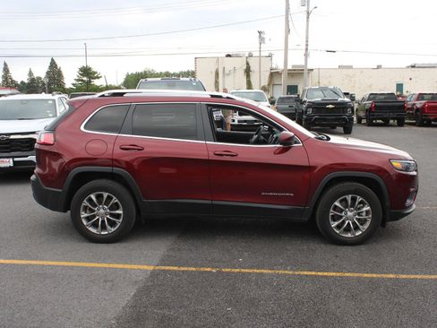 Used 2021 Jeep Cherokee Latitude Plus w/ Sun & Sound Group AWD/4WD image 4