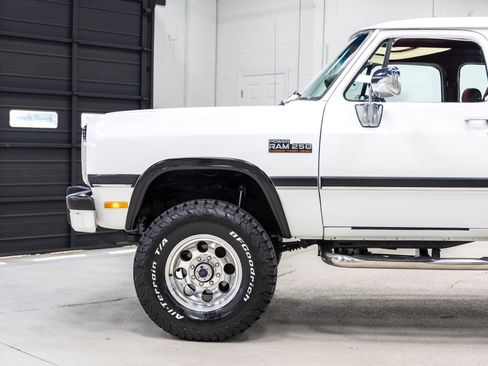 Used 1992 Dodge D/W Truck 250 AWD/4WD image 17