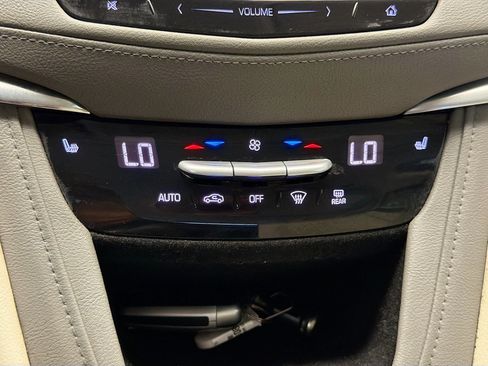 Used 2018 Cadillac XT5 Luxury w/ Driver Awareness Package FWD image 10