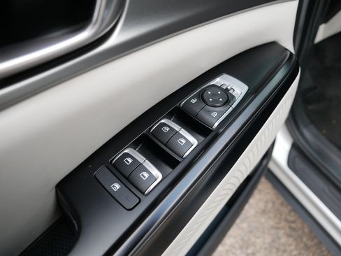 Certified 2022 Kia Carnival LX image 19