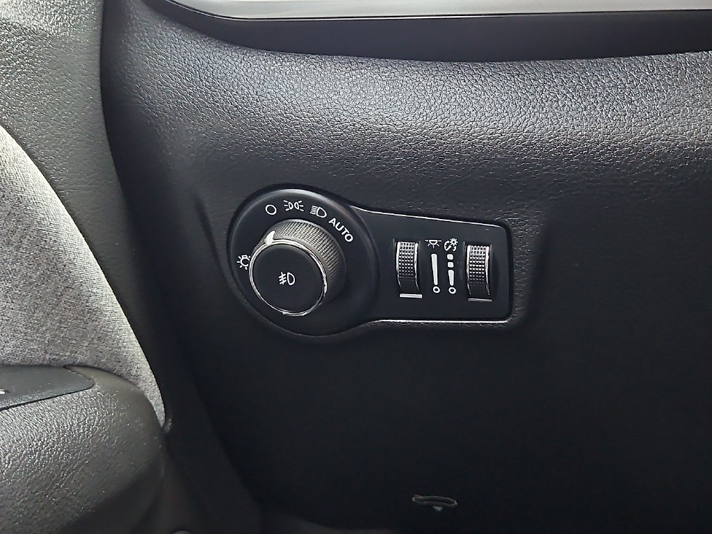 Used 2024 Jeep Compass Latitude AWD/4WD image 15