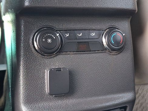 Used 2015 Ford Explorer XLT w/ Equipment Group 202B AWD/4WD image 17