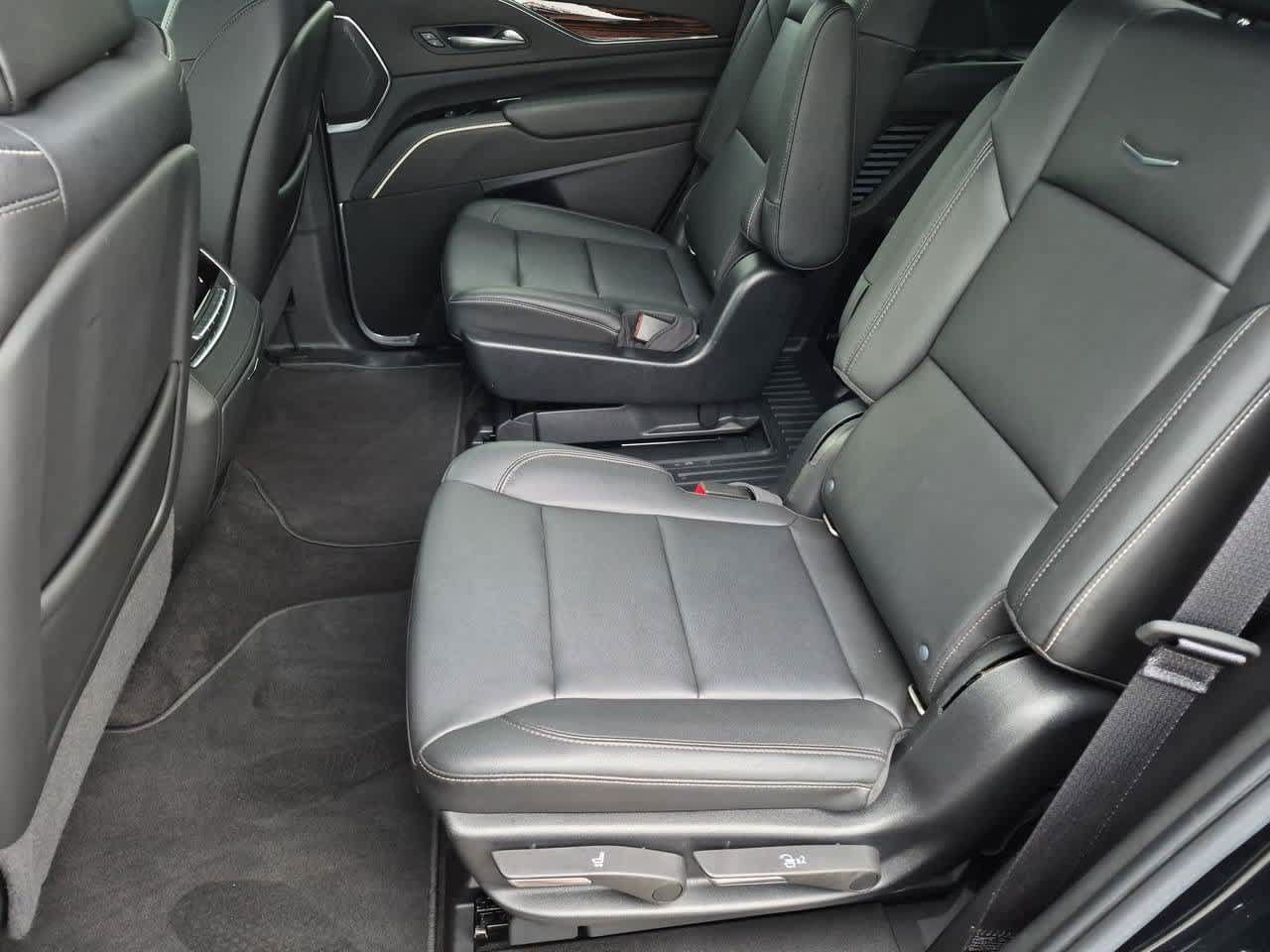 Used 2022 Cadillac Escalade Luxury AWD/4WD image 19