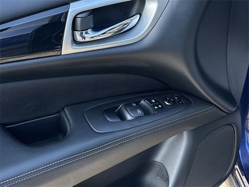 Used 2020 Nissan Pathfinder SV w/ Cargo Package image 19