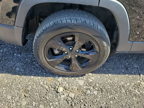 Used 2020 Jeep Cherokee Latitude Plus image 8