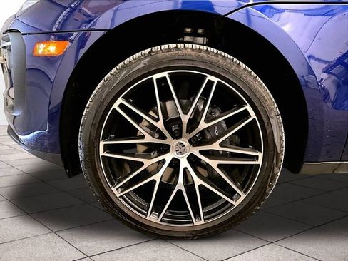 Used 2023 Porsche Macan AWD/4WD image 8