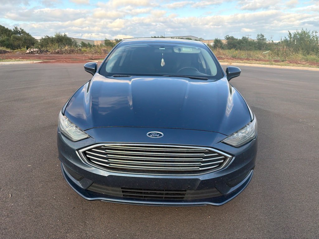 Used 2018 Ford Fusion SE w/ Fusion SE Technology Package FWD image 2