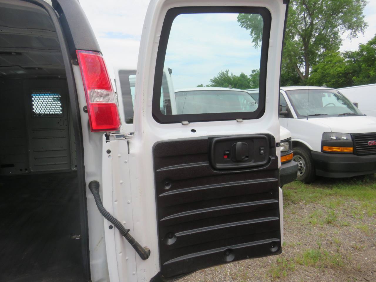 Used 2022 Chevrolet Express 2500 w/ Driver Convenience Package RWD image 25