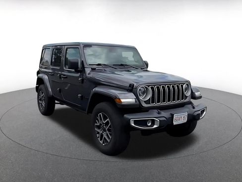Used 2025 Jeep Wrangler Unlimited Sahara AWD/4WD image 6