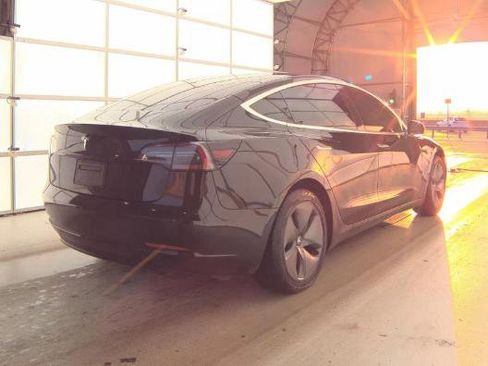 Used 2019 Tesla Model 3 Standard Range Plus image 4