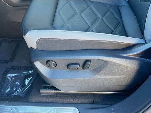 Certified 2025 Volkswagen Atlas Peak Edition SE image 18