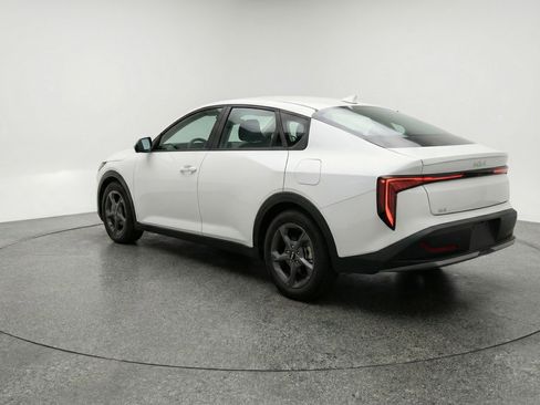 Used 2025 Kia K4 LXS image 6