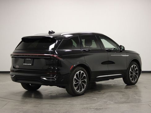 Used 2024 Lincoln Nautilus Reserve AWD/4WD image 8