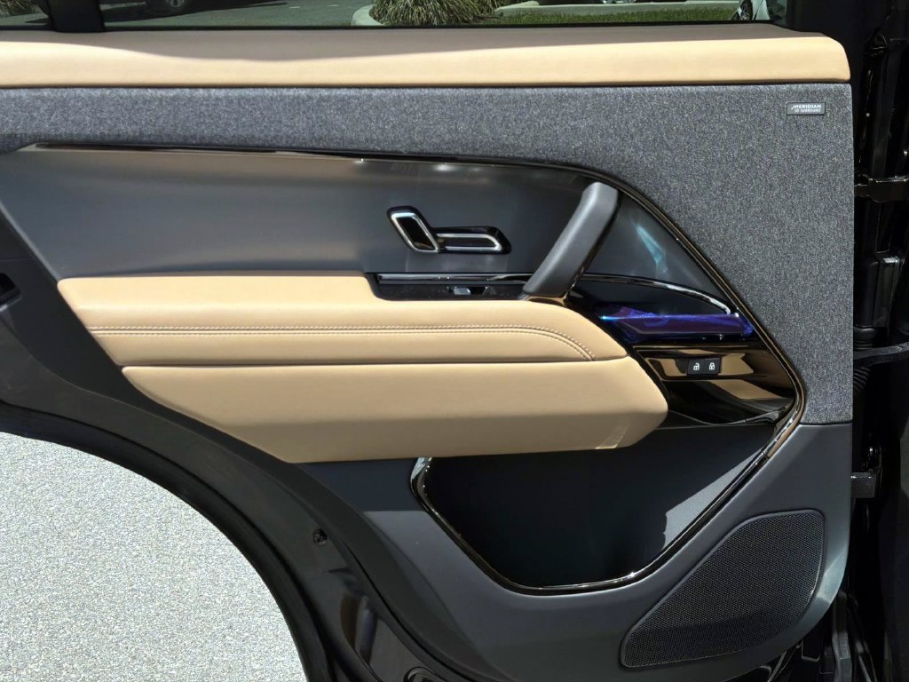 New 2026 Land Rover Range Rover Sport SE AWD/4WD image 11