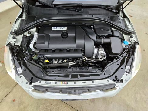 Used 2013 Volvo XC60 T6 R-Design Platinum image 38