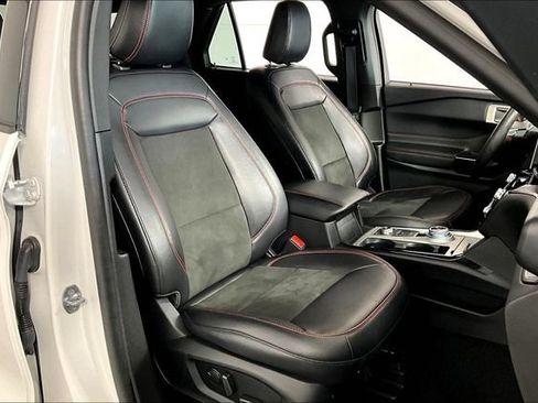 Used 2023 Ford Explorer ST-Line AWD/4WD image 10