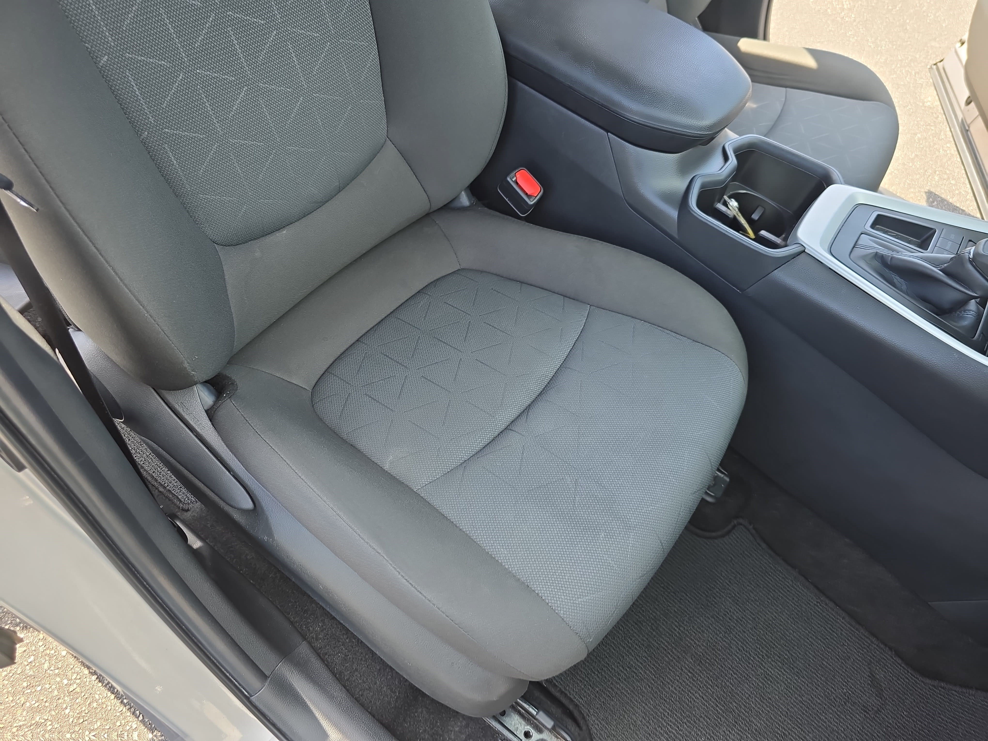 Used 2025 Toyota RAV4 XLE FWD image 10