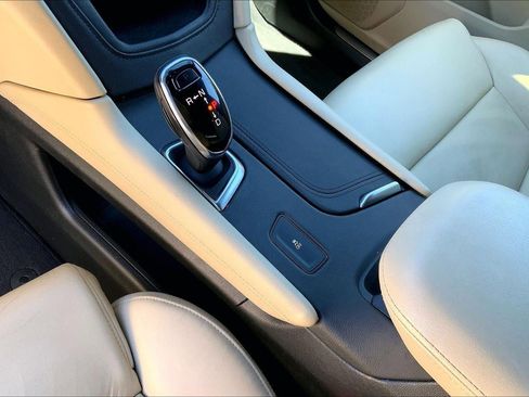 Used 2017 Cadillac XT5 Luxury w/ Driver Awareness Package image 18