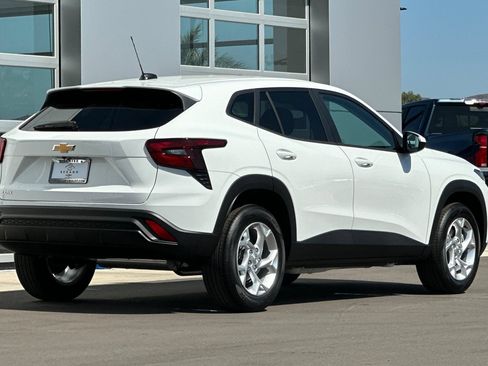 New 2026 Chevrolet Trax LS w/ LS Convenience Package FWD image 4