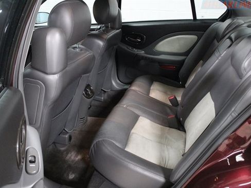 Used 2005 Pontiac Bonneville GXP image 24