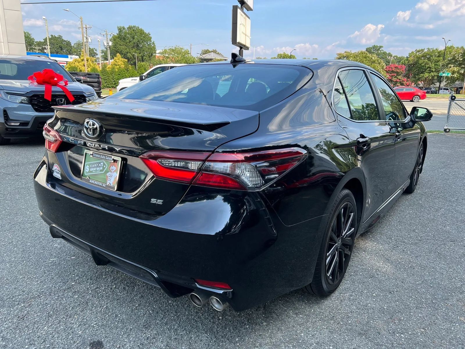 Used 2024 Toyota Camry SE FWD image 4