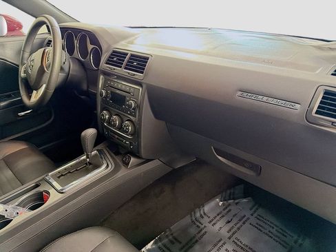 Used 2011 Dodge Challenger image 29