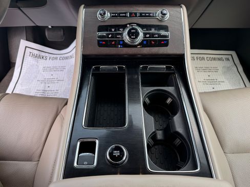 Used 2022 Lincoln Aviator Grand Touring w/ Equipment Group 301A AWD/4WD image 19