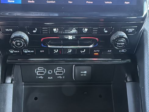 Used 2023 Jeep Grand Cherokee Limited w/ Luxury Tech Group II RWD image 26