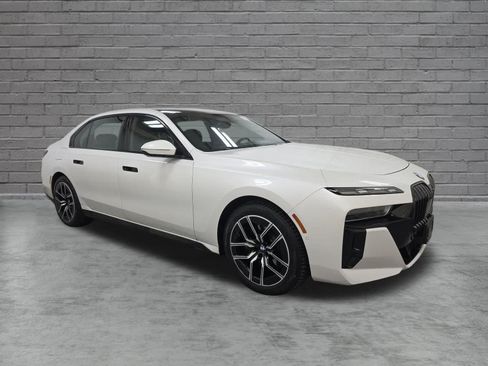 Used 2024 BMW i4 xDrive40i w/ Premium Package AWD/4WD image 3
