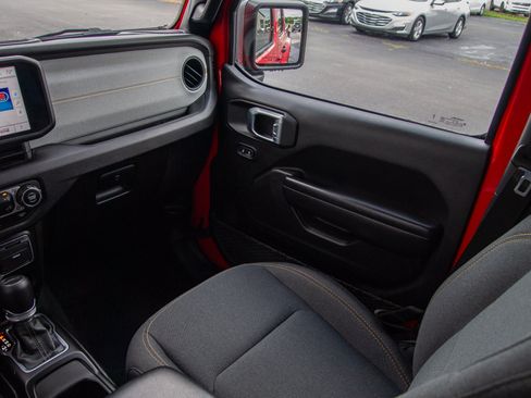Used 2024 Jeep Gladiator Sport AWD/4WD image 14