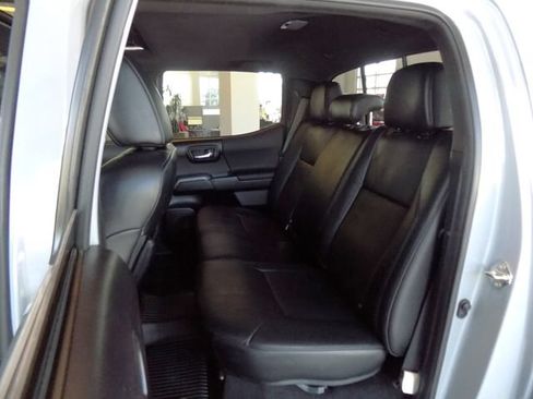 Used 2020 Toyota Tacoma TRD Off-Road w/ TRD Premium Off Road Package AWD/4WD image 23