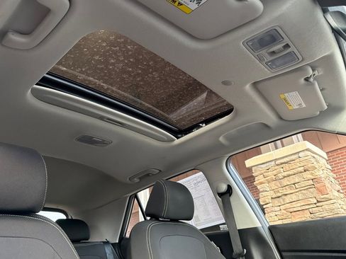 Certified 2023 Hyundai Venue SEL image 21