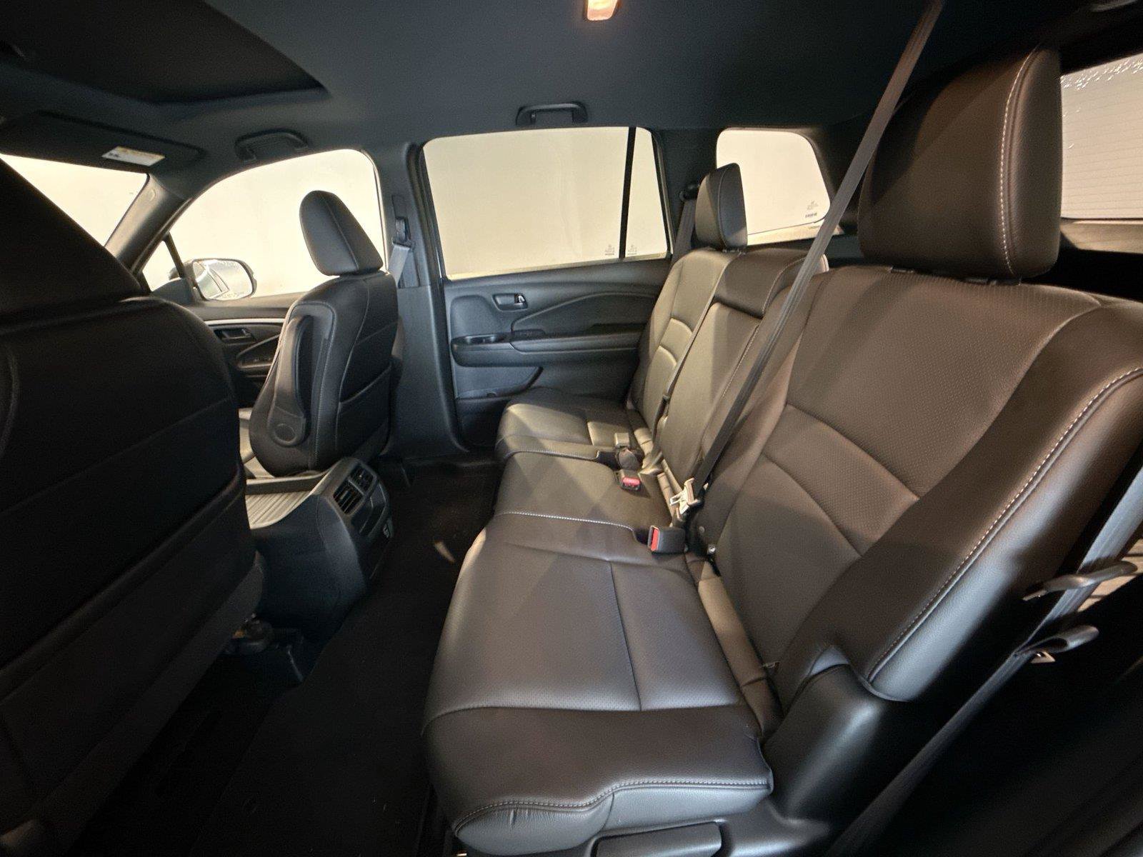 Used 2023 Honda Passport EX-L image 25