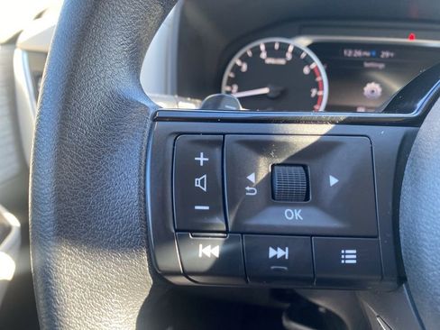 Used 2023 Nissan Rogue SV image 16