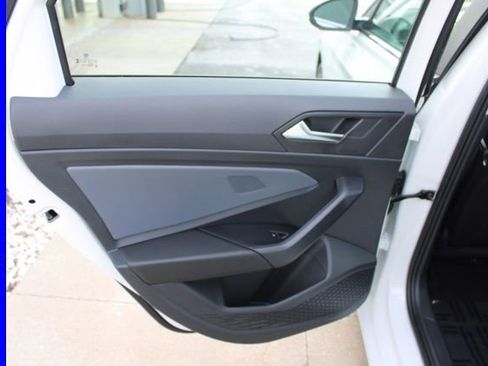 Used 2025 Volkswagen Jetta SE FWD image 24