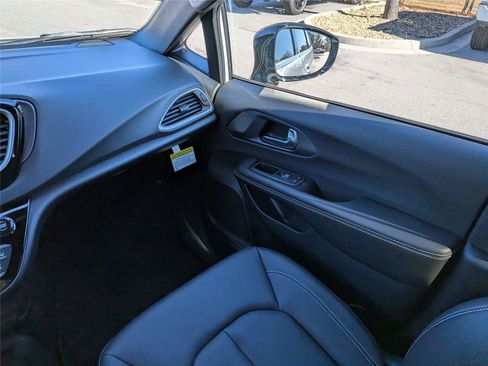 New 2026 Chrysler Voyager LX FWD image 19