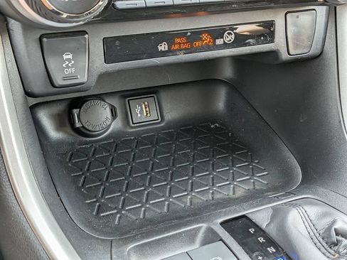 Used 2025 Toyota RAV4 XLE AWD/4WD image 24