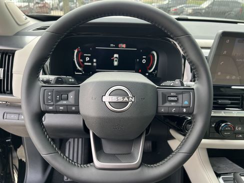 New 2026 Nissan Pathfinder SL image 9