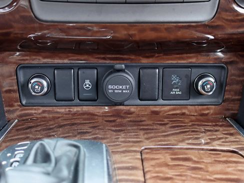 Used 2017 Nissan Armada Platinum image 25