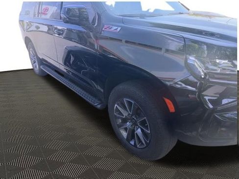 Used 2024 Chevrolet Suburban Z71 w/ Luxury Package AWD/4WD image 5