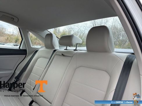 Used 2023 Volkswagen Jetta SE w/ Panoramic Sunroof Package image 9