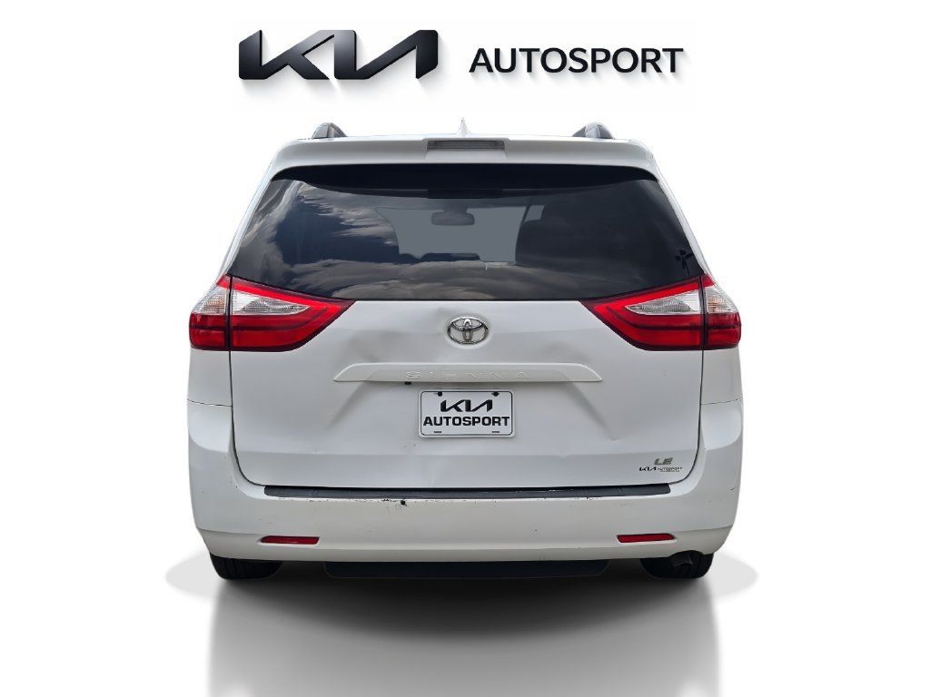Used 2018 Toyota Sienna LE FWD image 7
