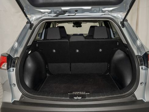 Used 2023 Toyota Corolla Cross LE image 6